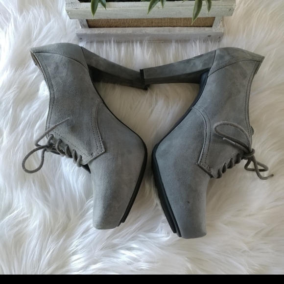 Shoes - Picture 5 of 7